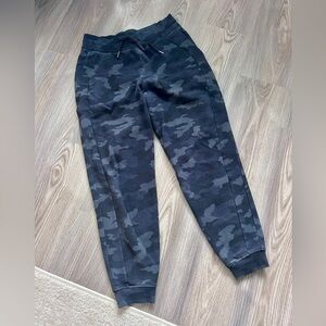 Lululemon Scuba Heritage black/gray Camo Sweatpants/Joggers